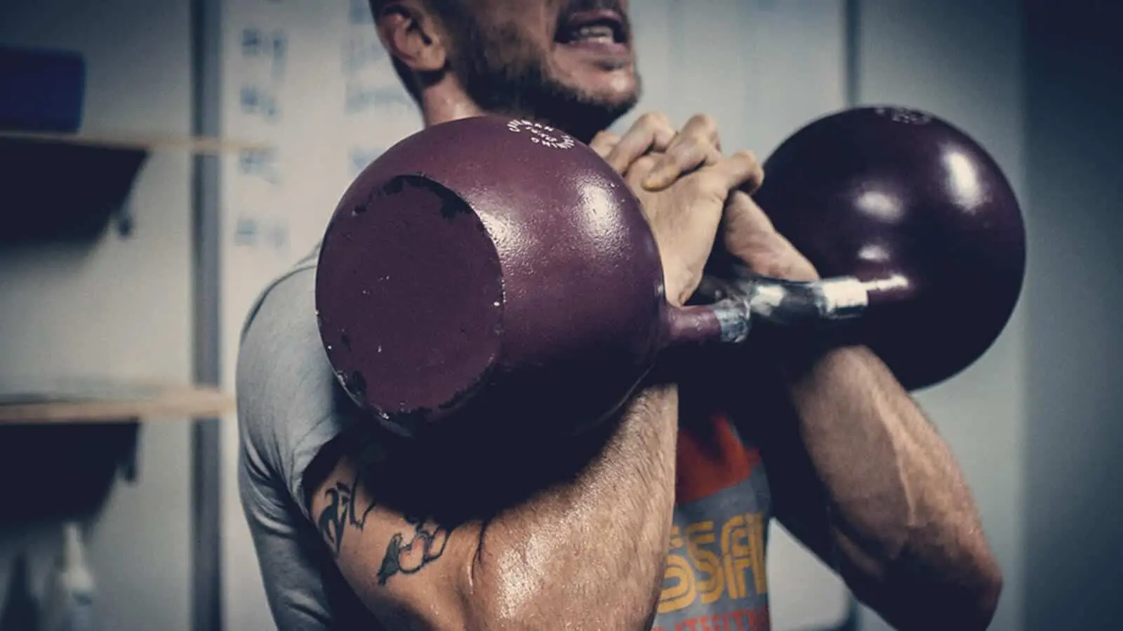 A man lifting Heavy Weights